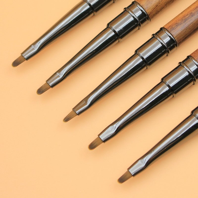 Petal Brush (Cọ Hoa Cúc Cán Gỗ)